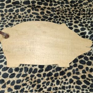 Wooden Pig-Shaped Cutting Board